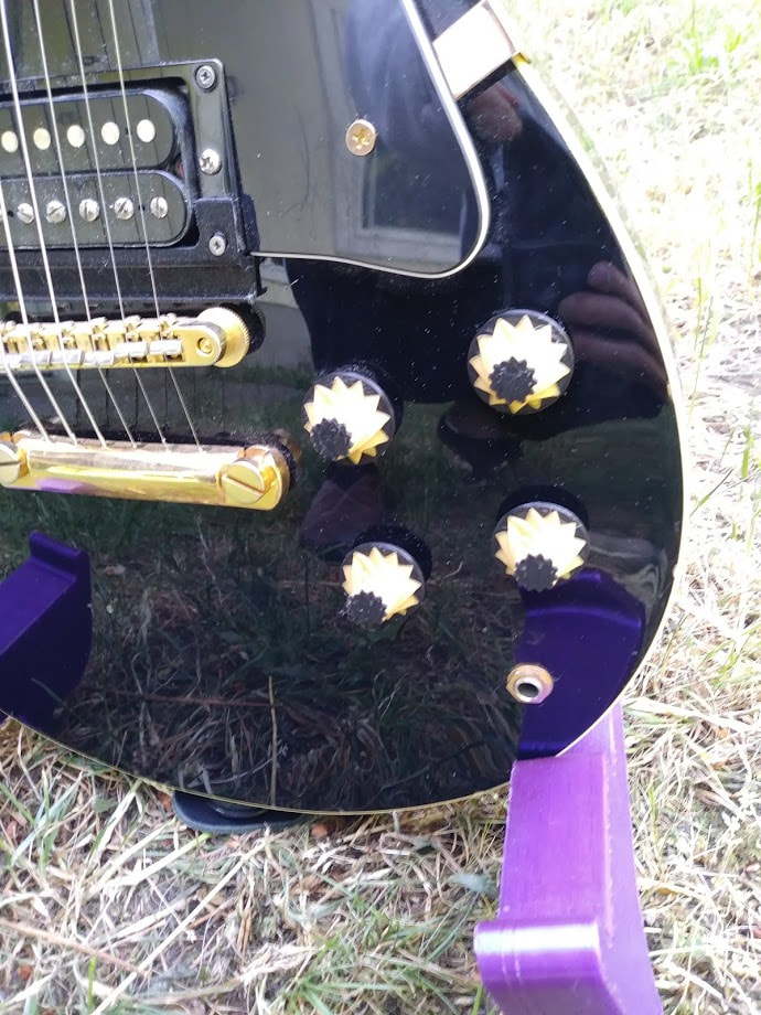 Guitar knobs